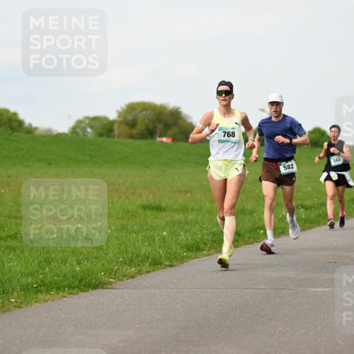 10.05.2026 - 8. Wedeler Halbmarathon Dr. Thomas Lammeyer http://msf.ph/oto/9697689 10.05.2026 11:30:12 Laufen 768, 582, 340 meine-sportfotos.de