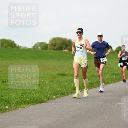 10.05.2026 - 8. Wedeler Halbmarathon Dr. Thomas Lammeyer http://msf.ph/oto/9697692 10.05.2026 11:30:12 Laufen 768, 582, 340 meine-sportfotos.de
