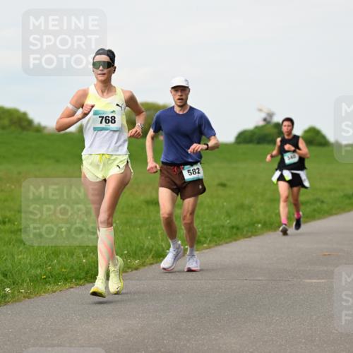 10.05.2026 - 8. Wedeler Halbmarathon Dr. Thomas Lammeyer http://msf.ph/oto/9697696 10.05.2026 11:30:13 Laufen 768, 582, 340 meine-sportfotos.de