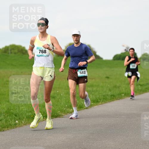 10.05.2026 - 8. Wedeler Halbmarathon Dr. Thomas Lammeyer http://msf.ph/oto/9697698 10.05.2026 11:30:13 Laufen 768, 607, 582, 340 meine-sportfotos.de