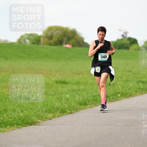 10.05.2026 - 8. Wedeler Halbmarathon Dr. Thomas Lammeyer http://msf.ph/oto/9697703 10.05.2026 11:30:15 Laufen 340, 2175 meine-sportfotos.de