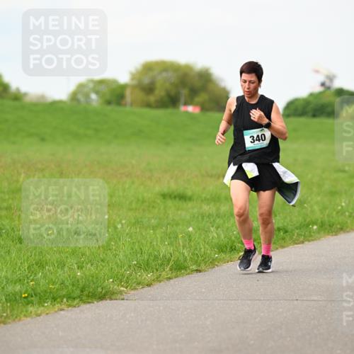 10.05.2026 - 8. Wedeler Halbmarathon Dr. Thomas Lammeyer http://msf.ph/oto/9697705 10.05.2026 11:30:15 Laufen 340, 2175 meine-sportfotos.de