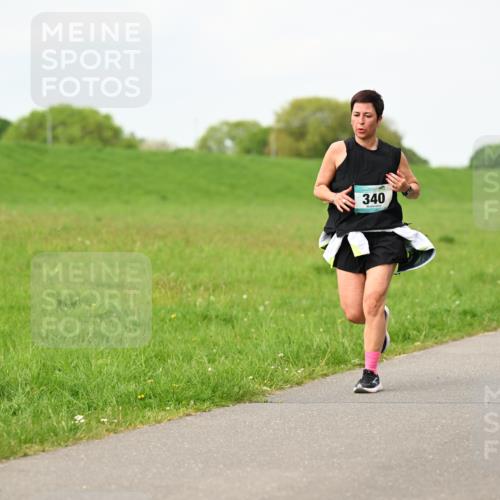 10.05.2026 - 8. Wedeler Halbmarathon Dr. Thomas Lammeyer http://msf.ph/oto/9697709 10.05.2026 11:30:15 Laufen 340 meine-sportfotos.de