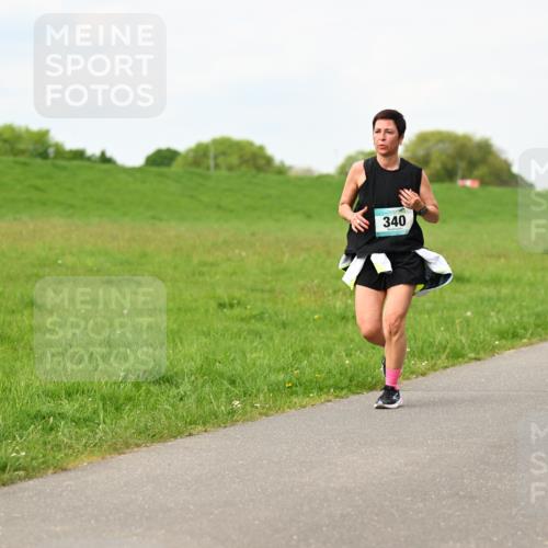 10.05.2026 - 8. Wedeler Halbmarathon Dr. Thomas Lammeyer http://msf.ph/oto/9697714 10.05.2026 11:30:16 Laufen 340 meine-sportfotos.de