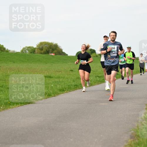 10.05.2026 - 8. Wedeler Halbmarathon Dr. Thomas Lammeyer http://msf.ph/oto/9697721 10.05.2026 11:30:18 Laufen 924 meine-sportfotos.de