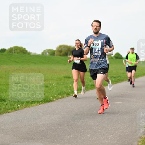 10.05.2026 - 8. Wedeler Halbmarathon Dr. Thomas Lammeyer http://msf.ph/oto/9697729 10.05.2026 11:30:19 Laufen 360 meine-sportfotos.de