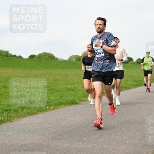 10.05.2026 - 8. Wedeler Halbmarathon Dr. Thomas Lammeyer http://msf.ph/oto/9697733 10.05.2026 11:30:20 Laufen 217 meine-sportfotos.de