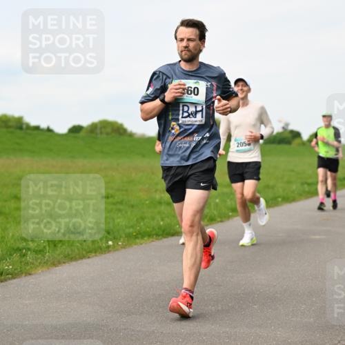 10.05.2026 - 8. Wedeler Halbmarathon Dr. Thomas Lammeyer http://msf.ph/oto/9697736 10.05.2026 11:30:20 Laufen 2050 meine-sportfotos.de