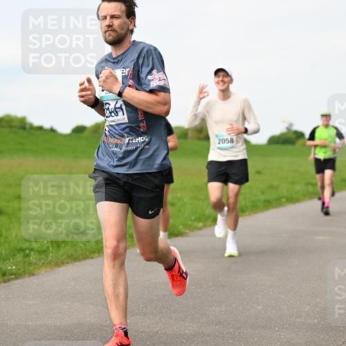 10.05.2026 - 8. Wedeler Halbmarathon Dr. Thomas Lammeyer http://msf.ph/oto/9697738 10.05.2026 11:30:21 Laufen 2058 meine-sportfotos.de