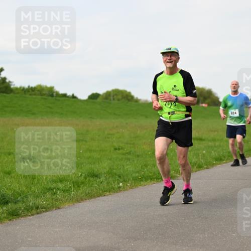 10.05.2026 - 8. Wedeler Halbmarathon Dr. Thomas Lammeyer http://msf.ph/oto/9697755 10.05.2026 11:30:24 Laufen 924 meine-sportfotos.de