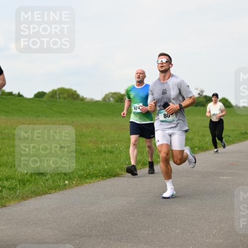 10.05.2026 - 8. Wedeler Halbmarathon Dr. Thomas Lammeyer http://msf.ph/oto/9697761 10.05.2026 11:30:25 Laufen 924 meine-sportfotos.de
