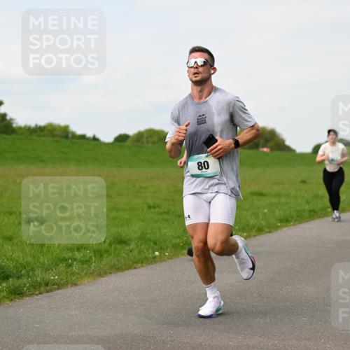 10.05.2026 - 8. Wedeler Halbmarathon Dr. Thomas Lammeyer http://msf.ph/oto/9697767 10.05.2026 11:30:26 Laufen  meine-sportfotos.de