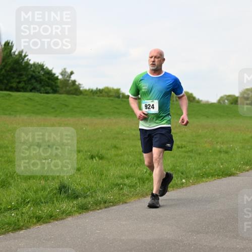 10.05.2026 - 8. Wedeler Halbmarathon Dr. Thomas Lammeyer http://msf.ph/oto/9697772 10.05.2026 11:30:27 Laufen 924 meine-sportfotos.de