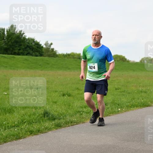 10.05.2026 - 8. Wedeler Halbmarathon Dr. Thomas Lammeyer http://msf.ph/oto/9697773 10.05.2026 11:30:27 Laufen 924 meine-sportfotos.de