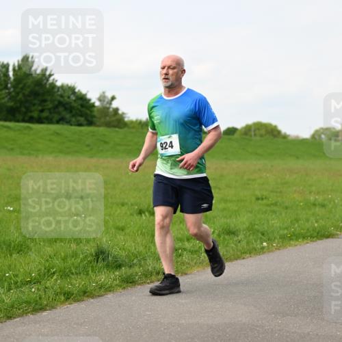 10.05.2026 - 8. Wedeler Halbmarathon Dr. Thomas Lammeyer http://msf.ph/oto/9697775 10.05.2026 11:30:27 Laufen 924 meine-sportfotos.de