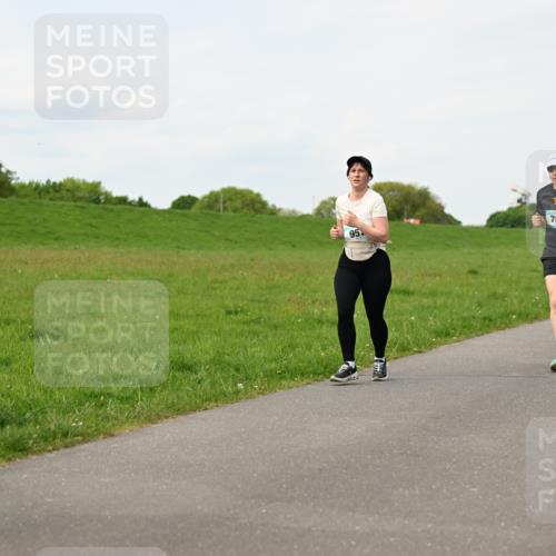 10.05.2026 - 8. Wedeler Halbmarathon Dr. Thomas Lammeyer http://msf.ph/oto/9697778 10.05.2026 11:30:28 Laufen 1045 meine-sportfotos.de