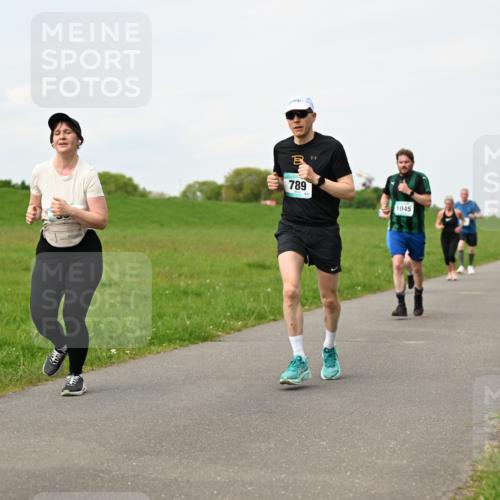 10.05.2026 - 8. Wedeler Halbmarathon Dr. Thomas Lammeyer http://msf.ph/oto/9697782 10.05.2026 11:30:29 Laufen 789, 1045 meine-sportfotos.de
