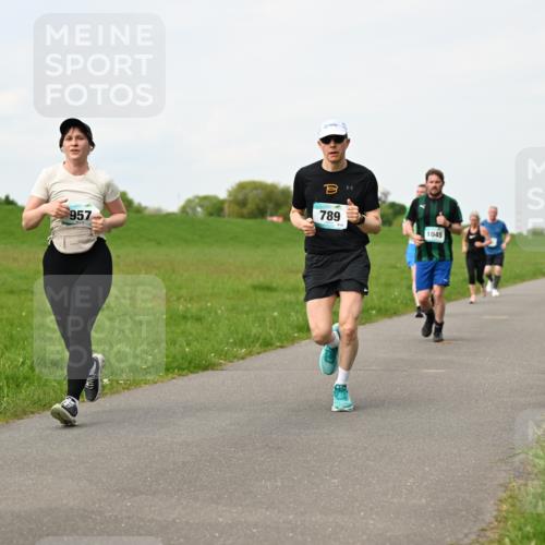 10.05.2026 - 8. Wedeler Halbmarathon Dr. Thomas Lammeyer http://msf.ph/oto/9697783 10.05.2026 11:30:29 Laufen 957, 789, 1045 meine-sportfotos.de