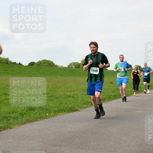 10.05.2026 - 8. Wedeler Halbmarathon Dr. Thomas Lammeyer http://msf.ph/oto/9697790 10.05.2026 11:30:31 Laufen 1045, 923 meine-sportfotos.de