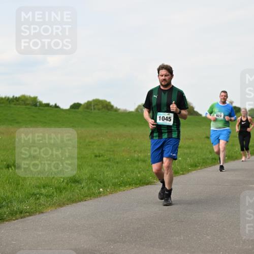 10.05.2026 - 8. Wedeler Halbmarathon Dr. Thomas Lammeyer http://msf.ph/oto/9697791 10.05.2026 11:30:31 Laufen 1045, 923 meine-sportfotos.de