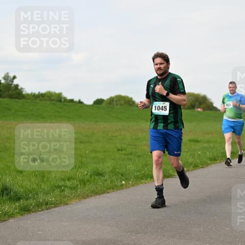 10.05.2026 - 8. Wedeler Halbmarathon Dr. Thomas Lammeyer http://msf.ph/oto/9697793 10.05.2026 11:30:32 Laufen 1045 meine-sportfotos.de