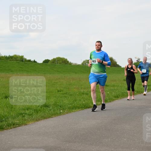 10.05.2026 - 8. Wedeler Halbmarathon Dr. Thomas Lammeyer http://msf.ph/oto/9697799 10.05.2026 11:30:33 Laufen 923, 543 meine-sportfotos.de