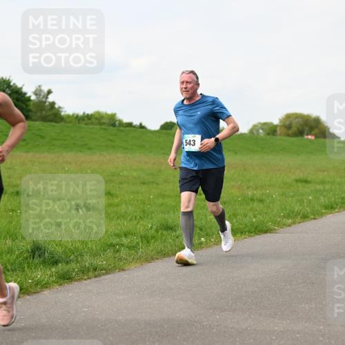 10.05.2026 - 8. Wedeler Halbmarathon Dr. Thomas Lammeyer http://msf.ph/oto/9697808 10.05.2026 11:30:37 Laufen 543 meine-sportfotos.de