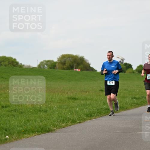 10.05.2026 - 8. Wedeler Halbmarathon Dr. Thomas Lammeyer http://msf.ph/oto/9697816 10.05.2026 11:30:40 Laufen 975, 354, 540 meine-sportfotos.de