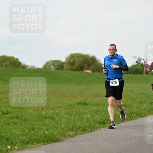 10.05.2026 - 8. Wedeler Halbmarathon Dr. Thomas Lammeyer http://msf.ph/oto/9697821 10.05.2026 11:30:40 Laufen 975, 354, 546 meine-sportfotos.de
