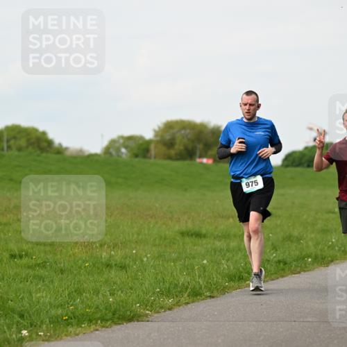 10.05.2026 - 8. Wedeler Halbmarathon Dr. Thomas Lammeyer http://msf.ph/oto/9697822 10.05.2026 11:30:41 Laufen 975, 354, 540 meine-sportfotos.de
