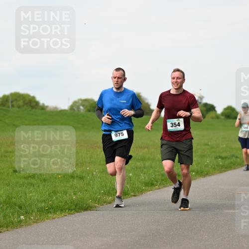 10.05.2026 - 8. Wedeler Halbmarathon Dr. Thomas Lammeyer http://msf.ph/oto/9697827 10.05.2026 11:30:42 Laufen 975, 354, 540 meine-sportfotos.de