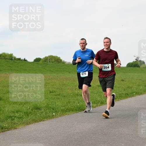 10.05.2026 - 8. Wedeler Halbmarathon Dr. Thomas Lammeyer http://msf.ph/oto/9697830 10.05.2026 11:30:42 Laufen 975, 354, 540, 310 meine-sportfotos.de