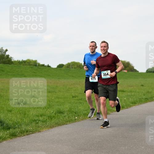 10.05.2026 - 8. Wedeler Halbmarathon Dr. Thomas Lammeyer http://msf.ph/oto/9697834 10.05.2026 11:30:43 Laufen 975, 354 meine-sportfotos.de