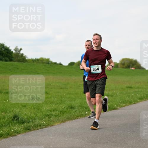 10.05.2026 - 8. Wedeler Halbmarathon Dr. Thomas Lammeyer http://msf.ph/oto/9697835 10.05.2026 11:30:43 Laufen 354 meine-sportfotos.de