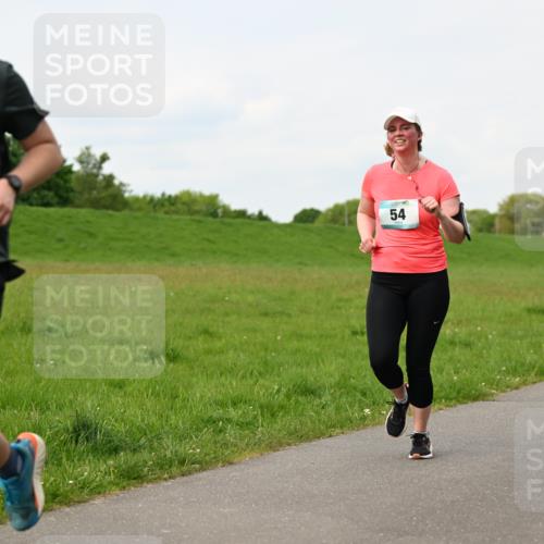 10.05.2026 - 8. Wedeler Halbmarathon Dr. Thomas Lammeyer http://msf.ph/oto/9697878 10.05.2026 11:30:51 Laufen  meine-sportfotos.de