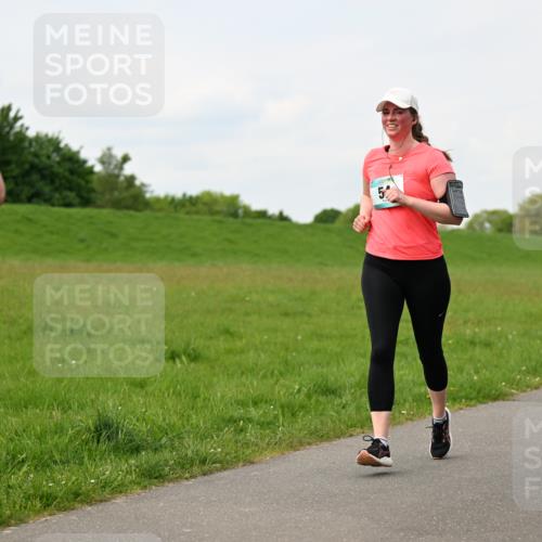 10.05.2026 - 8. Wedeler Halbmarathon Dr. Thomas Lammeyer http://msf.ph/oto/9697879 10.05.2026 11:30:52 Laufen  meine-sportfotos.de