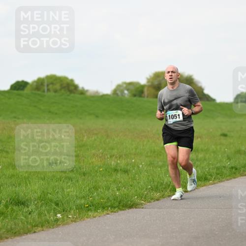 10.05.2026 - 8. Wedeler Halbmarathon Dr. Thomas Lammeyer http://msf.ph/oto/9697902 10.05.2026 11:30:56 Laufen 1051, 392 meine-sportfotos.de