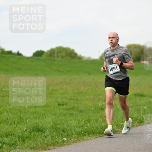 10.05.2026 - 8. Wedeler Halbmarathon Dr. Thomas Lammeyer http://msf.ph/oto/9697906 10.05.2026 11:30:57 Laufen 1051 meine-sportfotos.de