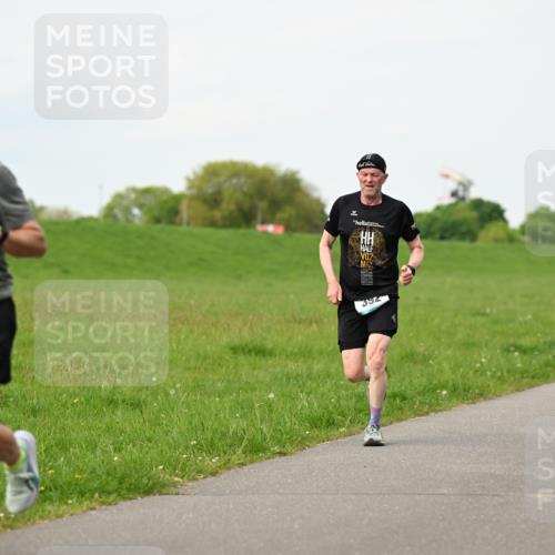 10.05.2026 - 8. Wedeler Halbmarathon Dr. Thomas Lammeyer http://msf.ph/oto/9697908 10.05.2026 11:30:57 Laufen 1051, 392 meine-sportfotos.de