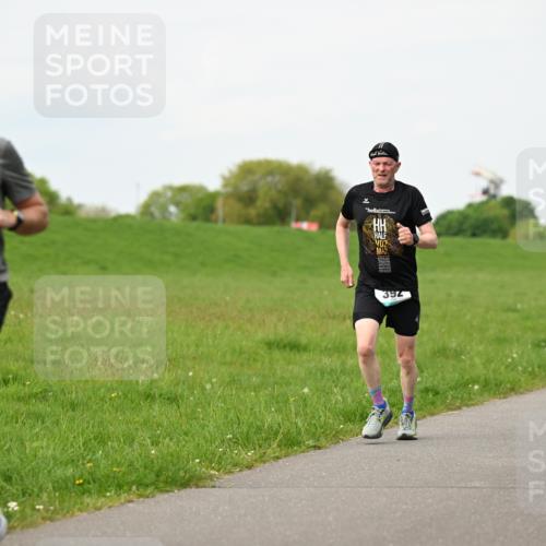 10.05.2026 - 8. Wedeler Halbmarathon Dr. Thomas Lammeyer http://msf.ph/oto/9697909 10.05.2026 11:30:58 Laufen 1051, 392 meine-sportfotos.de
