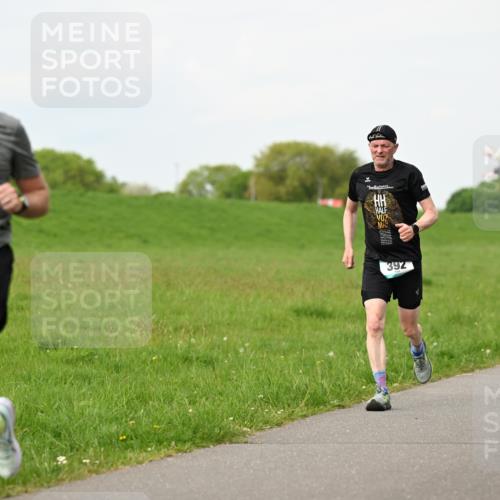 10.05.2026 - 8. Wedeler Halbmarathon Dr. Thomas Lammeyer http://msf.ph/oto/9697910 10.05.2026 11:30:58 Laufen 1051, 392 meine-sportfotos.de
