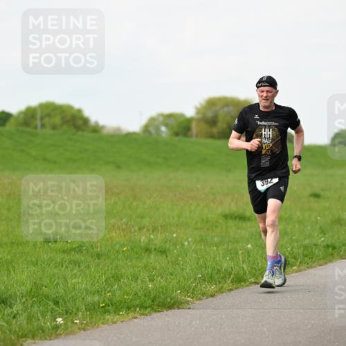10.05.2026 - 8. Wedeler Halbmarathon Dr. Thomas Lammeyer http://msf.ph/oto/9697912 10.05.2026 11:30:58 Laufen 392 meine-sportfotos.de