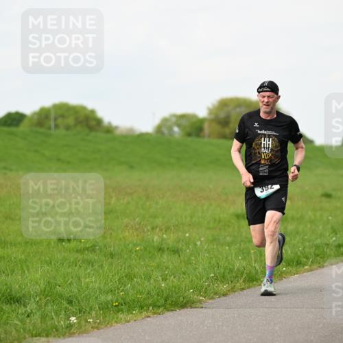 10.05.2026 - 8. Wedeler Halbmarathon Dr. Thomas Lammeyer http://msf.ph/oto/9697913 10.05.2026 11:30:58 Laufen 392 meine-sportfotos.de