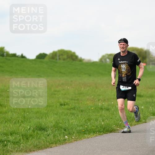 10.05.2026 - 8. Wedeler Halbmarathon Dr. Thomas Lammeyer http://msf.ph/oto/9697916 10.05.2026 11:30:59 Laufen  meine-sportfotos.de