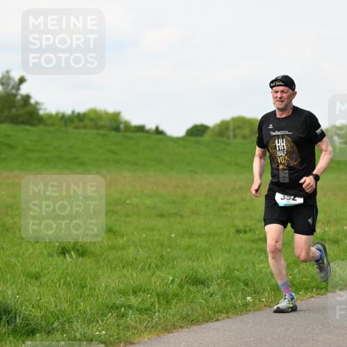 10.05.2026 - 8. Wedeler Halbmarathon Dr. Thomas Lammeyer http://msf.ph/oto/9697921 10.05.2026 11:30:59 Laufen 392 meine-sportfotos.de
