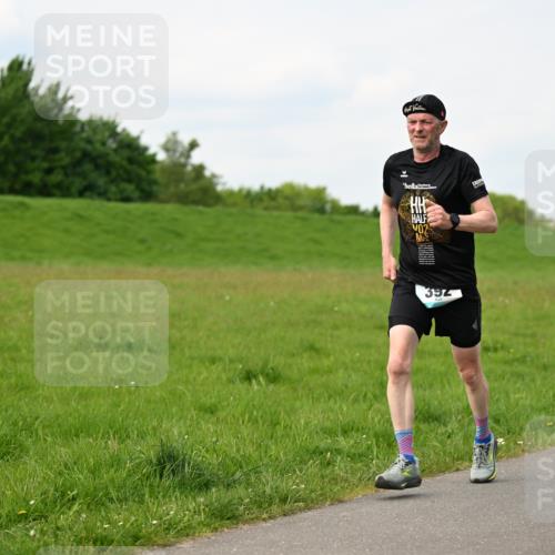 10.05.2026 - 8. Wedeler Halbmarathon Dr. Thomas Lammeyer http://msf.ph/oto/9697925 10.05.2026 11:31:00 Laufen 392 meine-sportfotos.de
