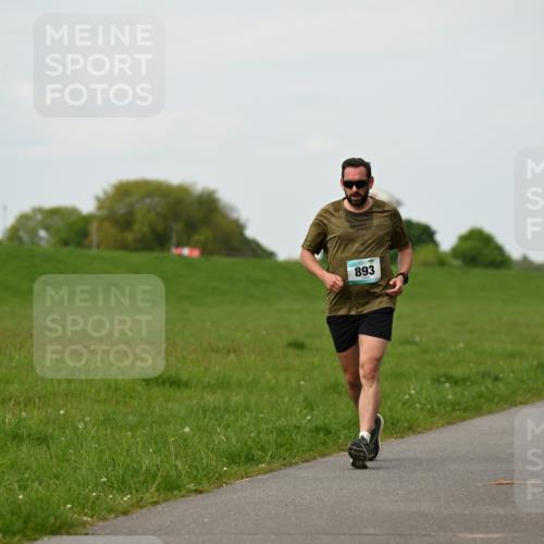 10.05.2026 - 8. Wedeler Halbmarathon Dr. Thomas Lammeyer http://msf.ph/oto/9697926 10.05.2026 11:31:09 Laufen 893 meine-sportfotos.de