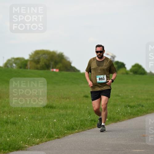 10.05.2026 - 8. Wedeler Halbmarathon Dr. Thomas Lammeyer http://msf.ph/oto/9697927 10.05.2026 11:31:09 Laufen 893 meine-sportfotos.de