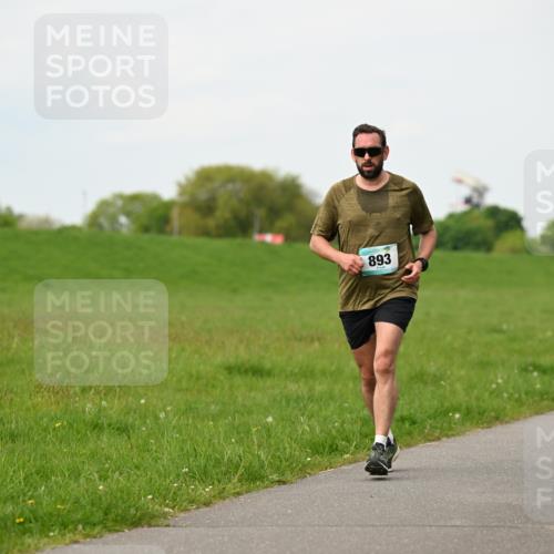 10.05.2026 - 8. Wedeler Halbmarathon Dr. Thomas Lammeyer http://msf.ph/oto/9697931 10.05.2026 11:31:09 Laufen 893 meine-sportfotos.de