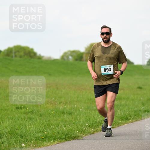 10.05.2026 - 8. Wedeler Halbmarathon Dr. Thomas Lammeyer http://msf.ph/oto/9697938 10.05.2026 11:31:10 Laufen 893 meine-sportfotos.de